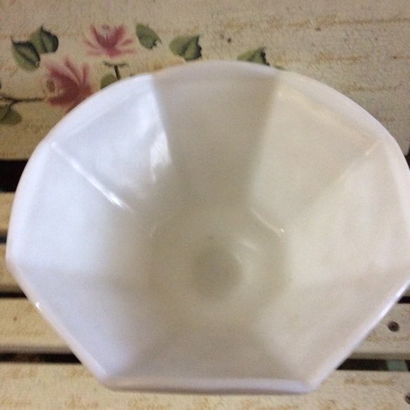 Vintage Anchor Hocking Milk Glass . - Picture 3 of 5